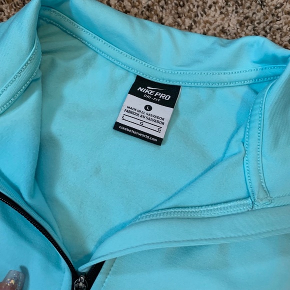 Nike Pro Quarter-Zip W/ Thumbholes - Picture 4 of 6